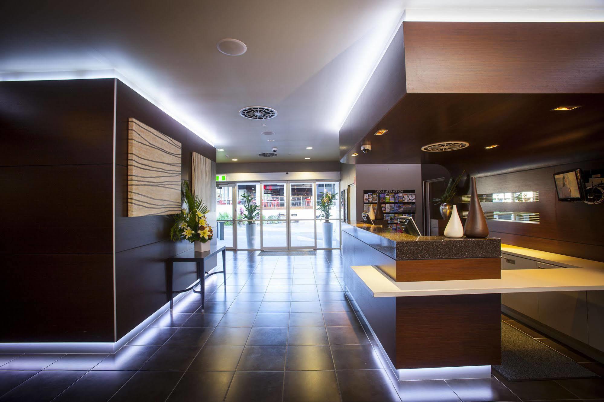 Grand Hotel And Apartments Townsville Exterior foto