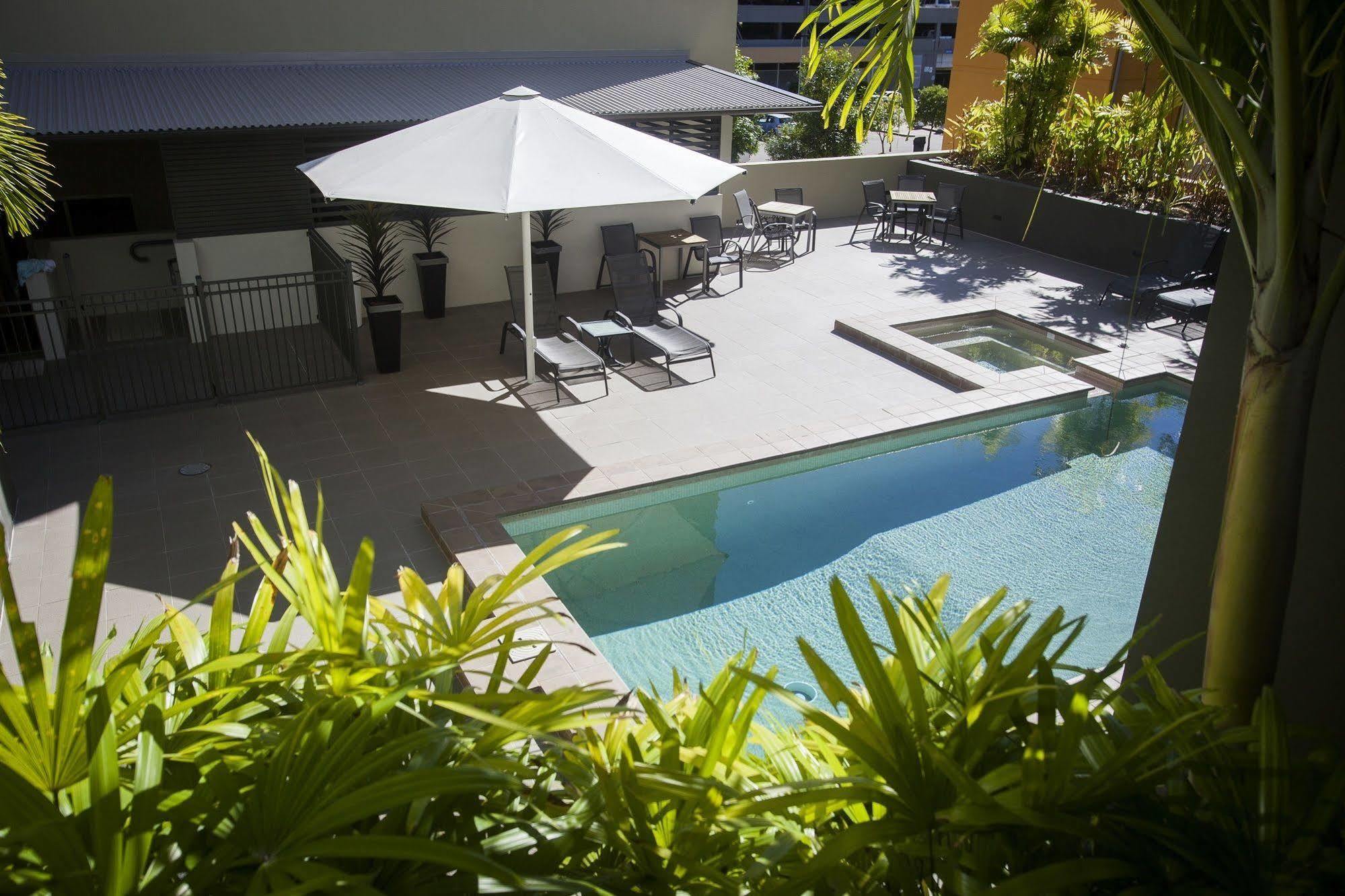 Grand Hotel And Apartments Townsville Exterior foto